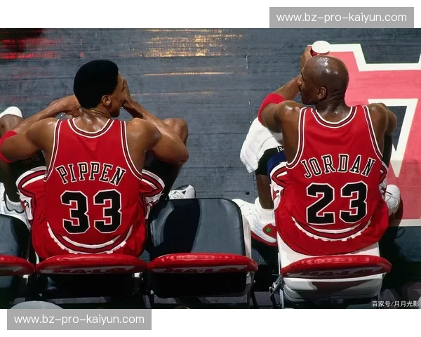 篮球的史诗对决：公牛王朝与紫金王朝的宿命交织